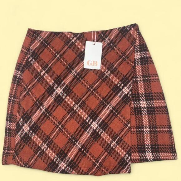 Gianni Bini Dresses & Skirts - Gianni Bini Plaid Mini Skirt in Red and Black